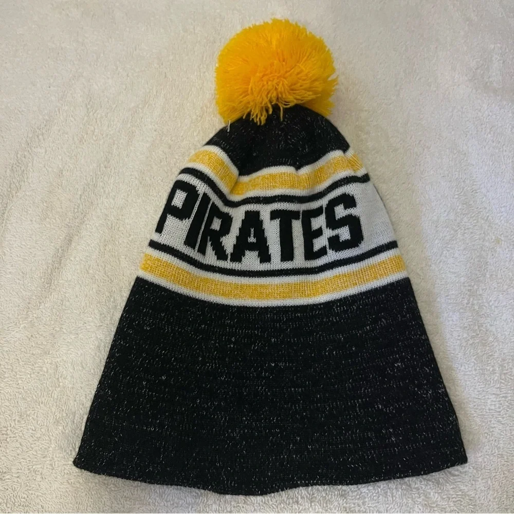 New Era Pittsburgh Pirates Youth Beanie with Yellow Pom